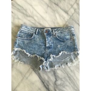 Light Wash Jean Daisy Dukes